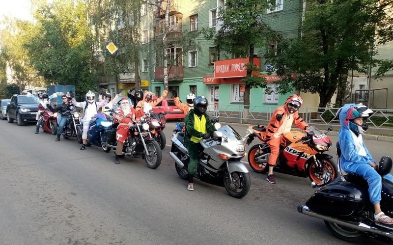 По Кирову проехали инопланетяне и динозавры