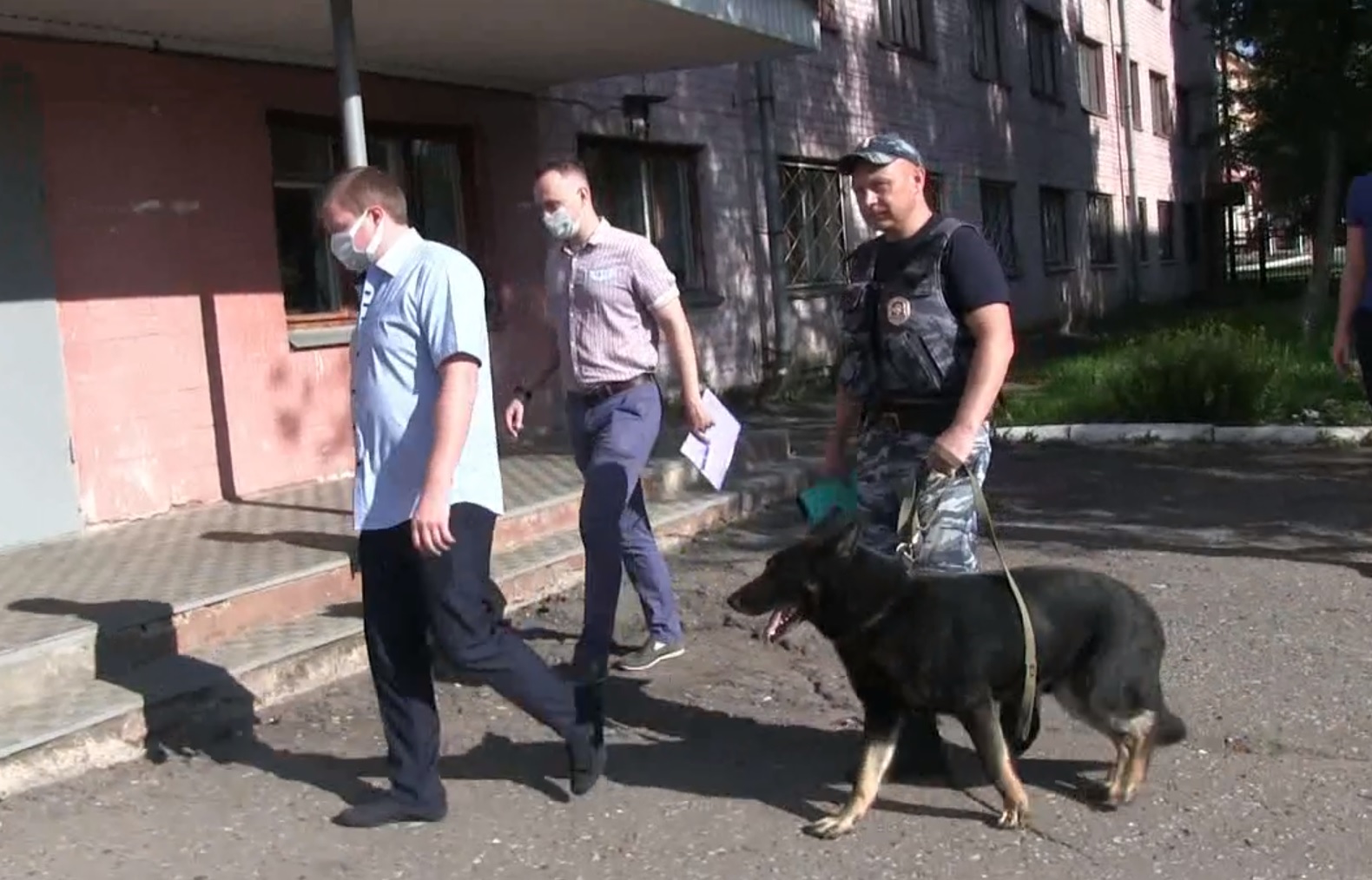 вести нарушению