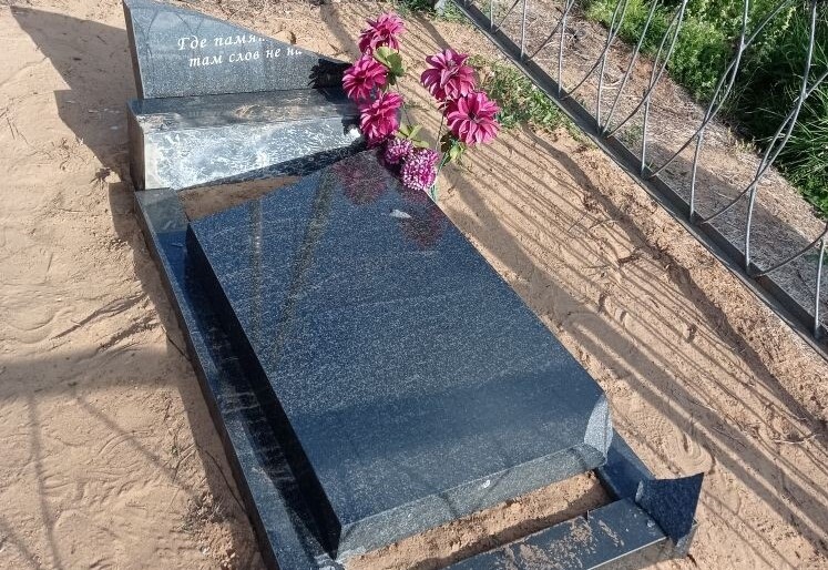 В Кирсе 11-летний подросток повредил надгробия на кладбище