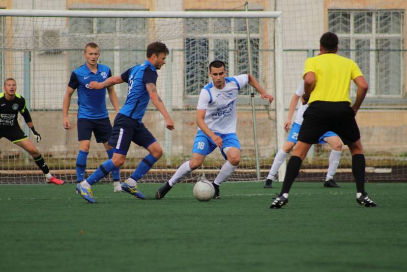 Футболисты кировского «Факела» провели матч очередного тура первенства «Золотое кольцо».