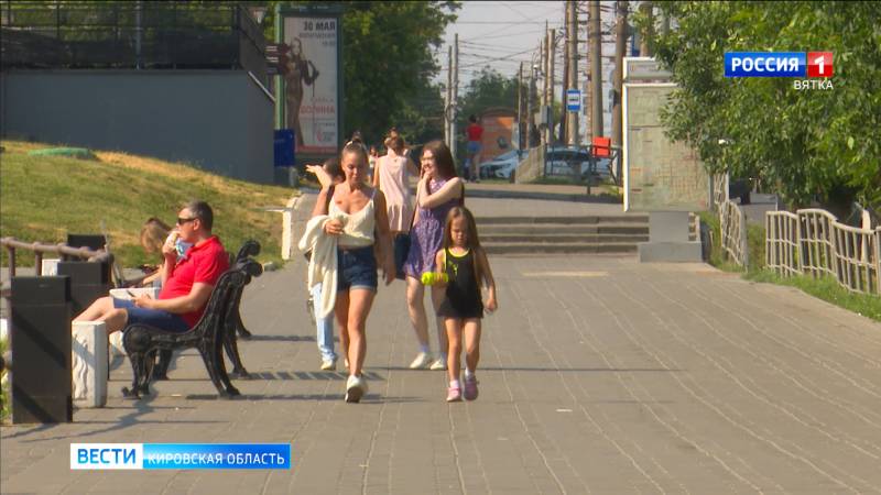 Выплаты по 10 тысяч рублей на школьников начнутся с 16 августа