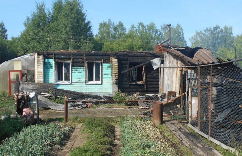 В Фаленском районе произошел пожар в деревянном доме, пострадавшие госпитализированы