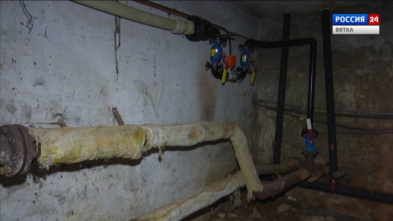 Из-за бездействия УК жители дома на Воровского дышат запахами канализации