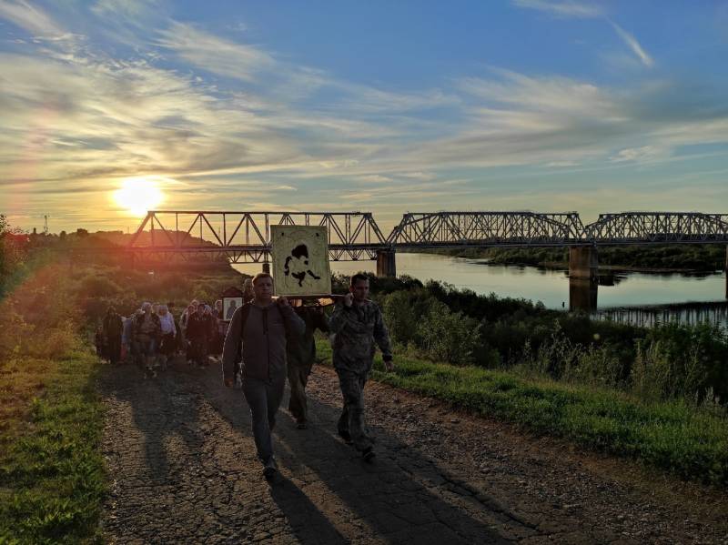 В Котельниче проходит крестный ход.