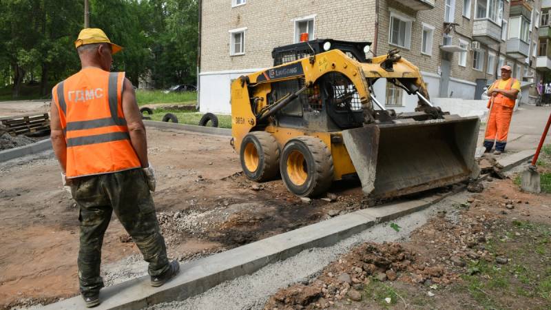 В Кирове работы по благоустройству ведутся в 18 дворах