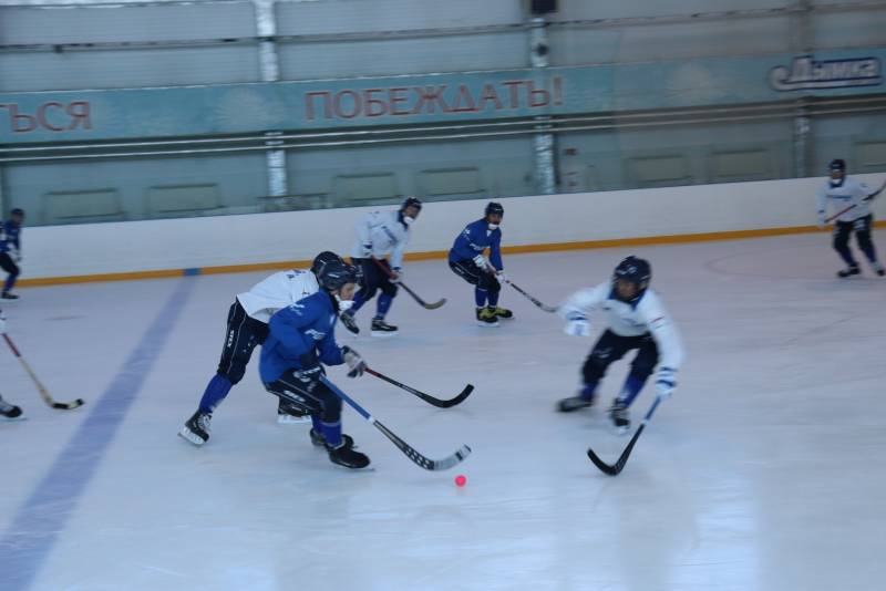 Хоккейная команда «Родина» отправилась в Ульяновск.