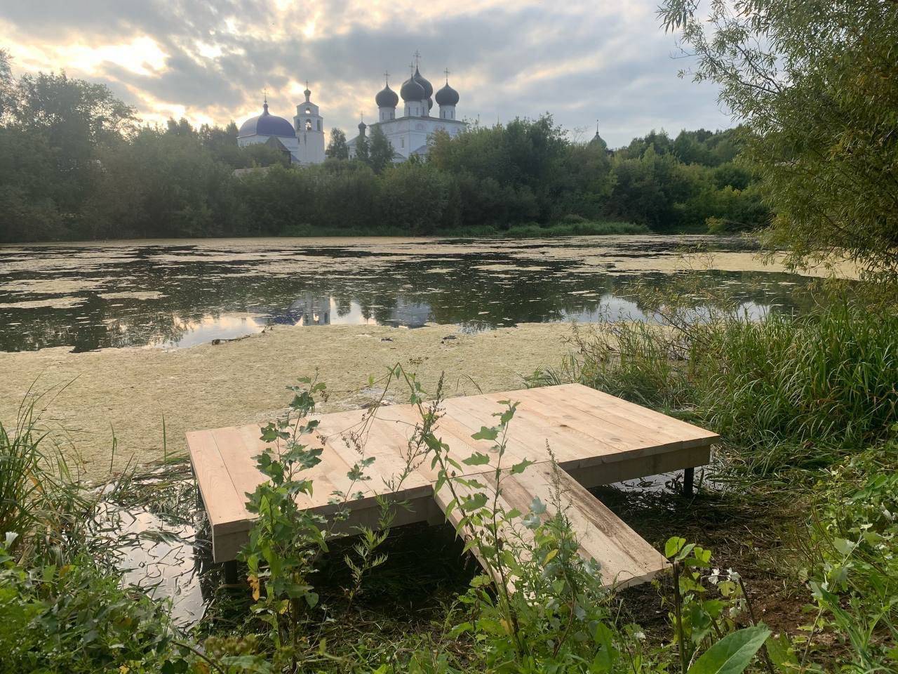 В Кирове на Ежовском озере установили пирс