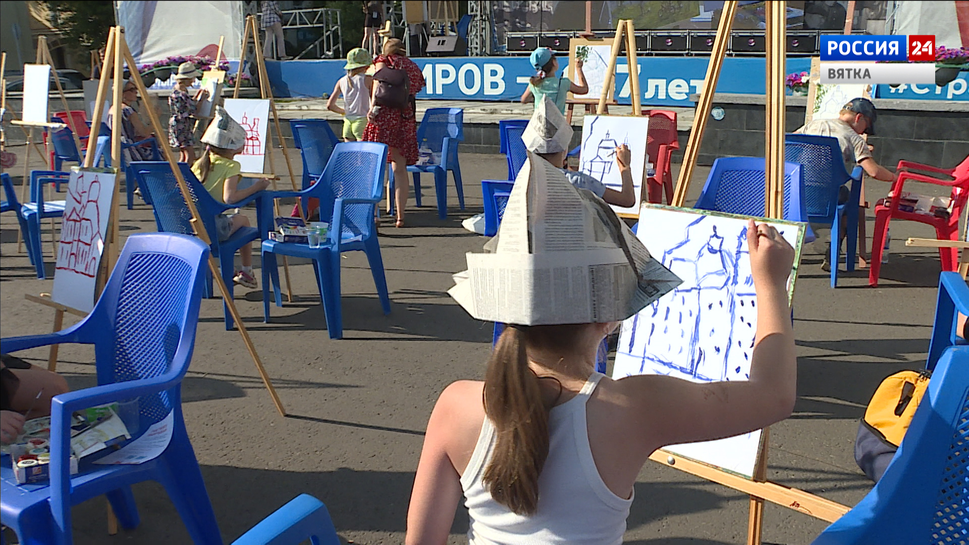 На главной площади Кирова состоялся открытый урок «Рисуй любимый город!»