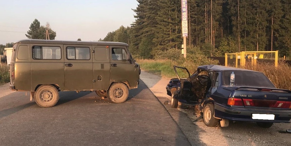 В Слободском районе два человека получили травмы в результате аварии