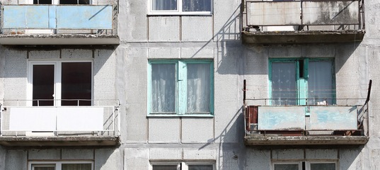 В Слободском из окна выпал двухгодовалый мальчик