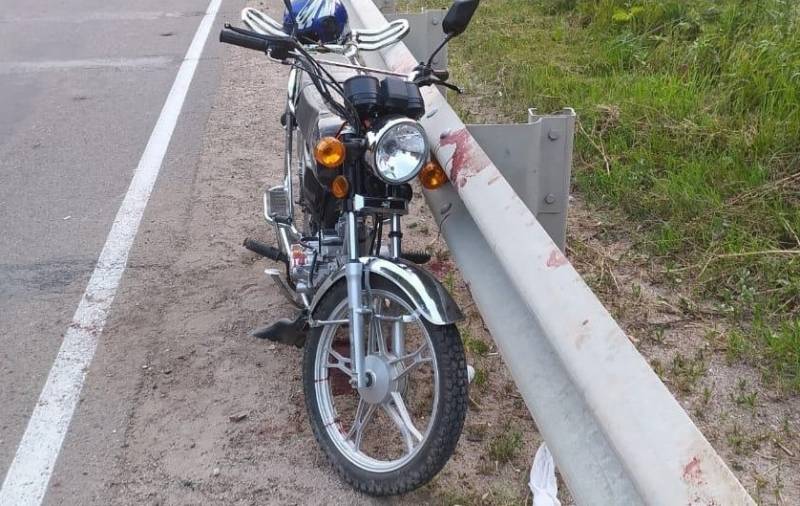 В Лебяжском районе водитель мопеда получил травмы, врезавшись в дорожное ограждение