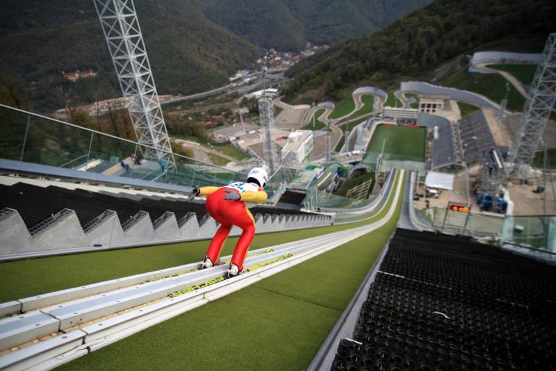 Кировские прыгуны на лыжах с трамплина тренируются в составе сборных России