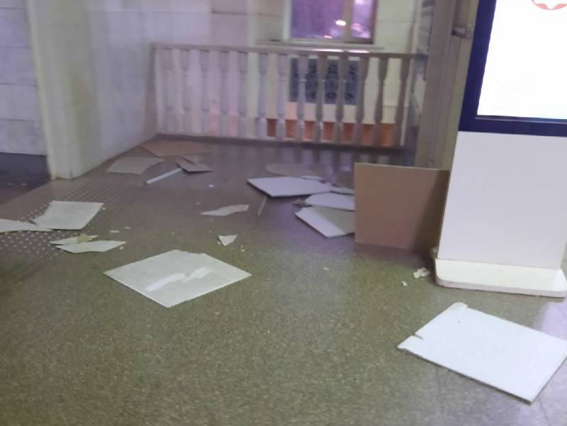 В Кирове на железнодорожном вокзале обвалилась потолочная плитка