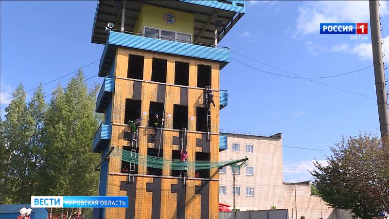 В Кирове состоялись областные соревнования по пожарно-спасательному спорту
