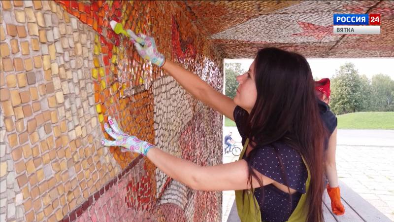 Кировские активисты начали восстанавливать мозаику во Дворце творчества-Мемориал