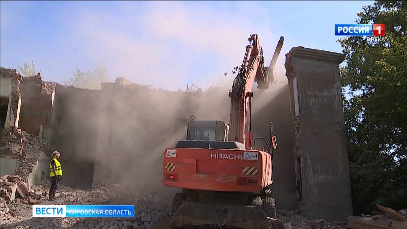 В Кирове до конца августа снесут аварийный дом на Карла Маркса