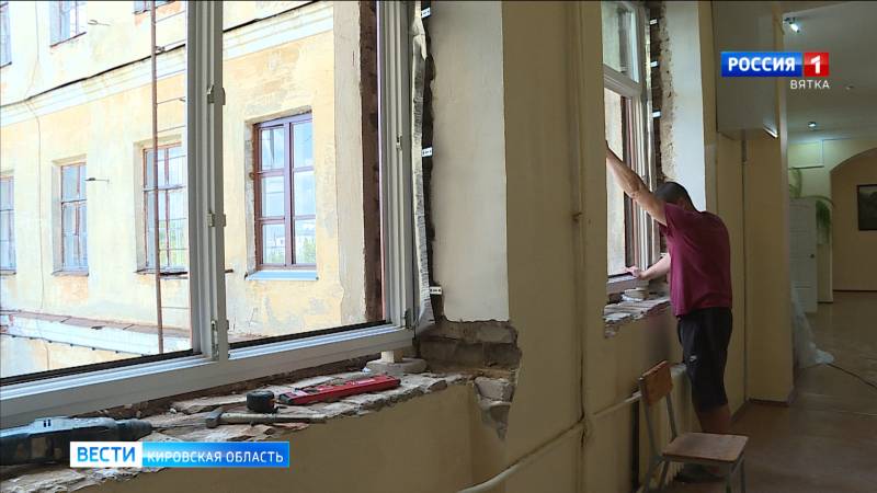 В Вятской Православной гимназии впервые проводят замену окон