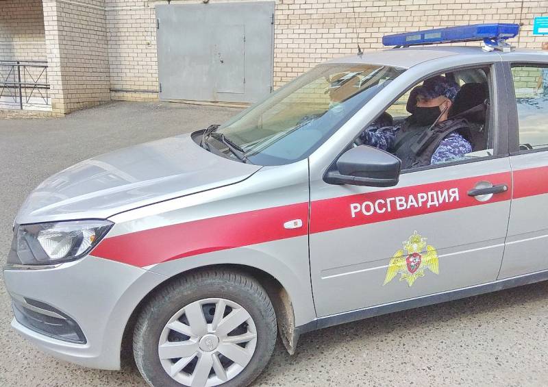 В Нововятске 2-летний ребенок залез на край лоджии четвертого этажа