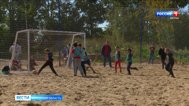 В Кирове прошел турнир по пляжному футболу