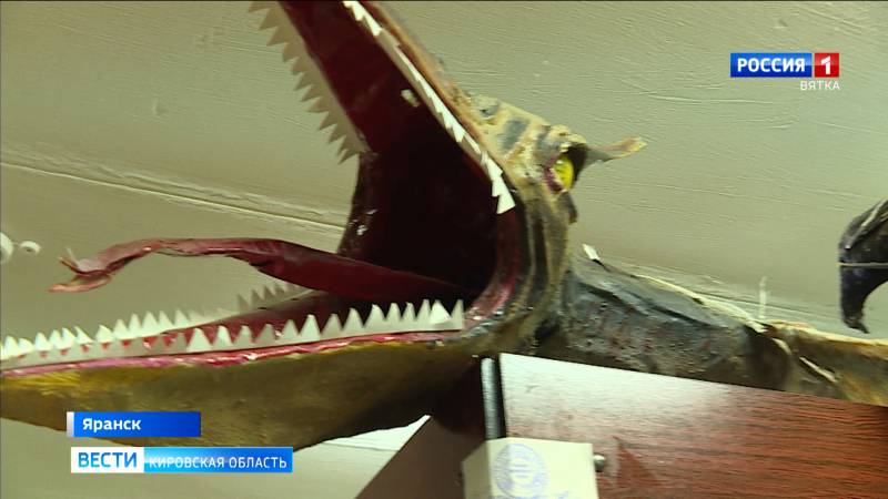 В Яранске краеведческий музей пополнился экспонатами, выполненными мастером Николаем Поздеевым