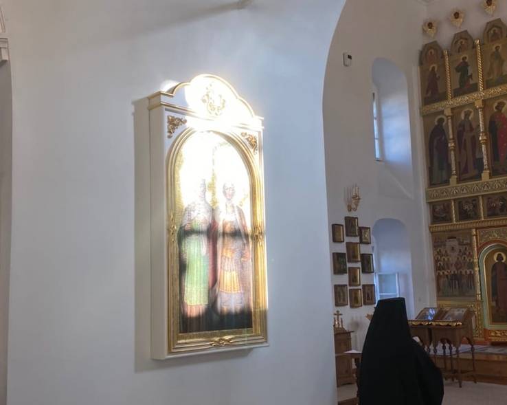 В Кирове в Спасо-Преображенском женском монастыре на иконе отобразился крест