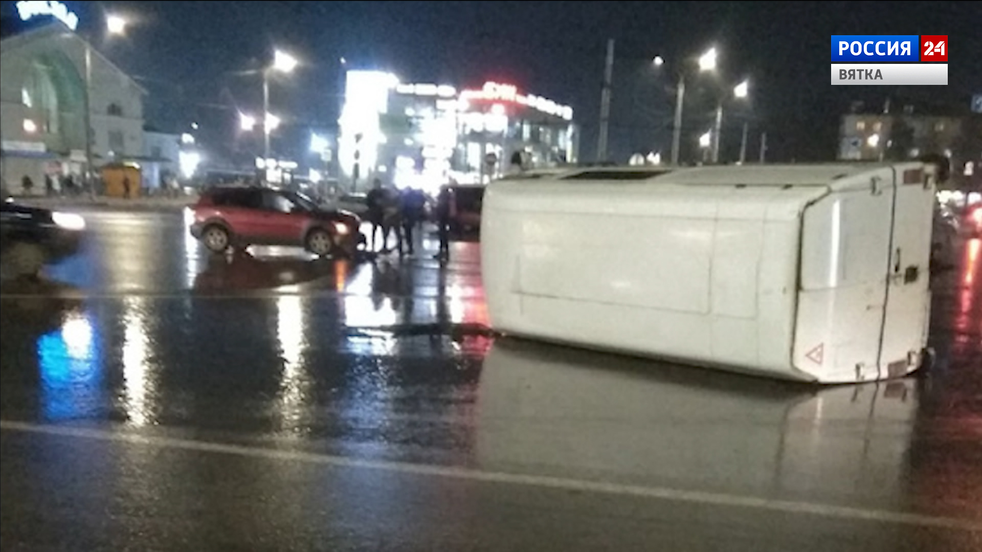 В Кирове на привокзальной площади произошло ДТП