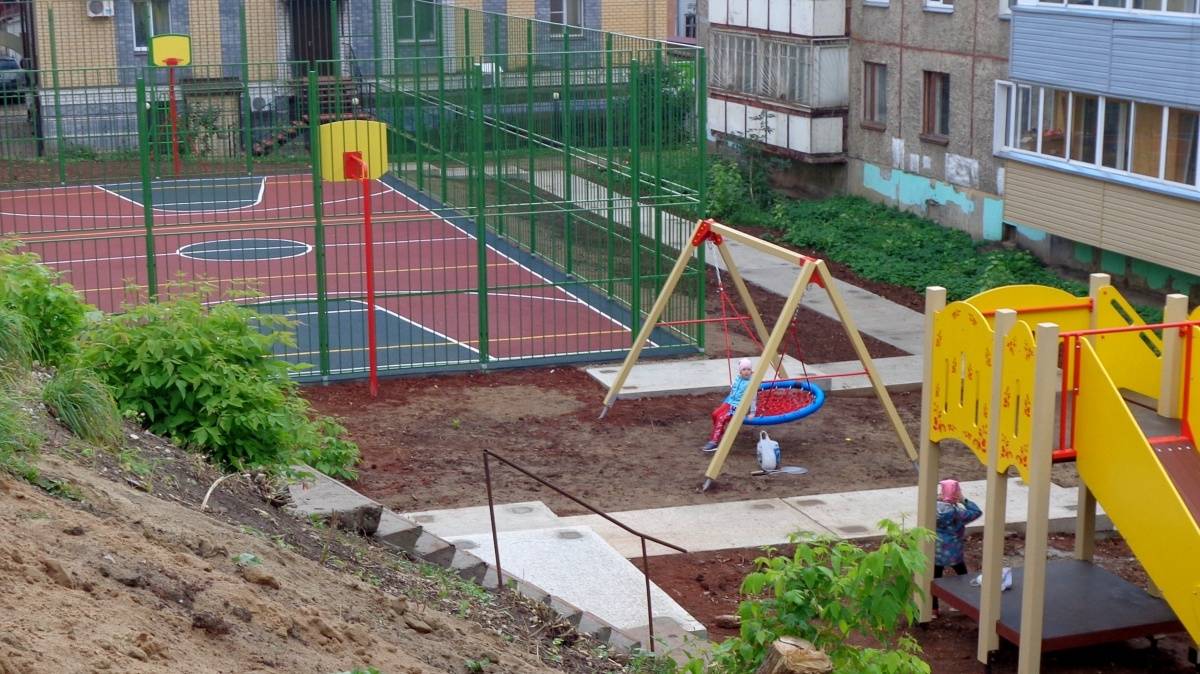 В Кирове открыли еще одну спортивную площадку