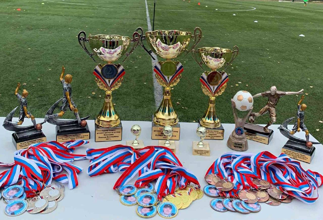 На стадионе «Россия» прошёл детский футбольный турнир памяти тренера Леонида Кувалдина