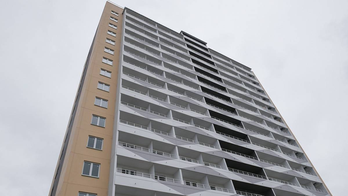 В Кирове на улице Курской завершается строительство дома для переселенцев