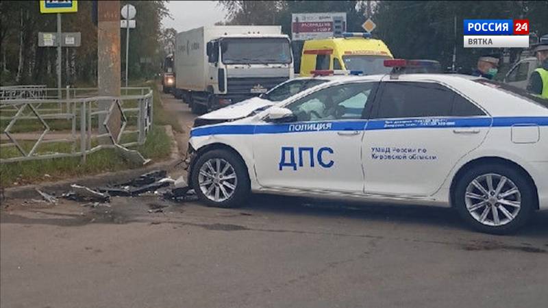 В Кирове произошло ДТП с участием иномарки и автомобиля Госавтоинспекции