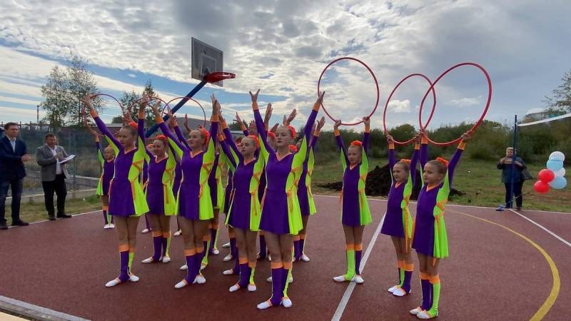 В Кирове в микрорайоне Озерки открылась новая спортивная площадка