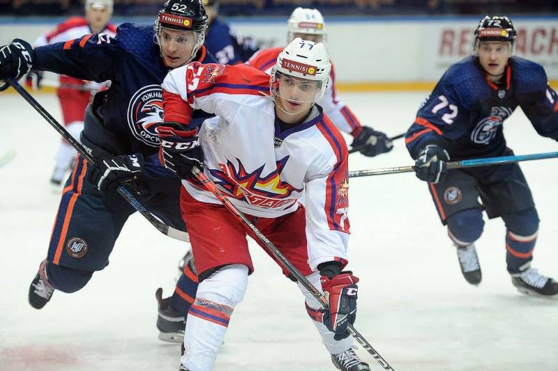 Кто есть кто в МХК «Олимпия»: нападающий Даниил Тунхузин