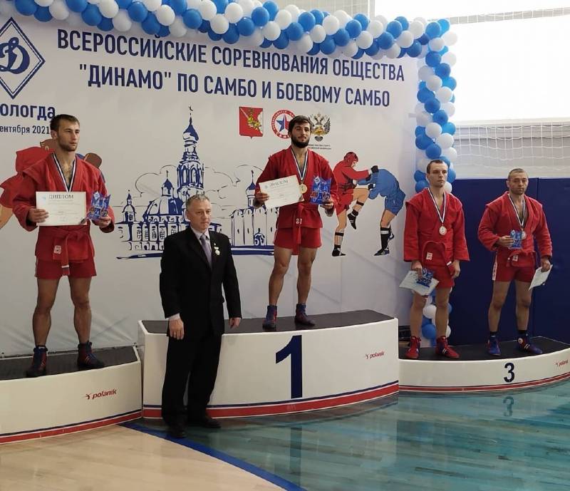 Кировские самбисты ведут борьбу на всероссийских стартах