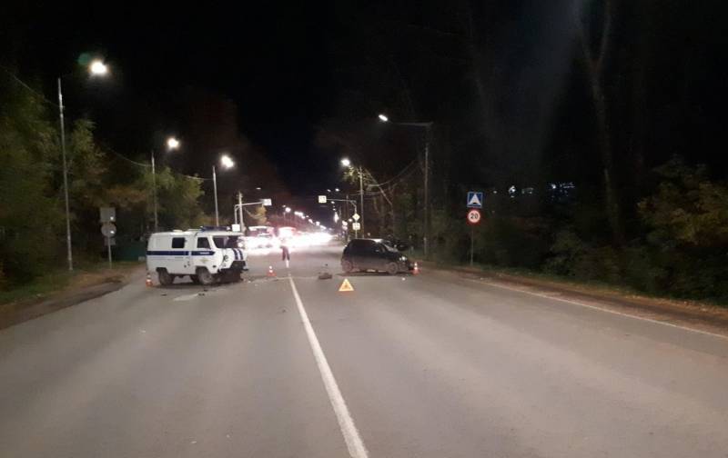 В Макарье  «Дэу-Матиз» выехал на встречную полосу и врезался в полицейскую машину