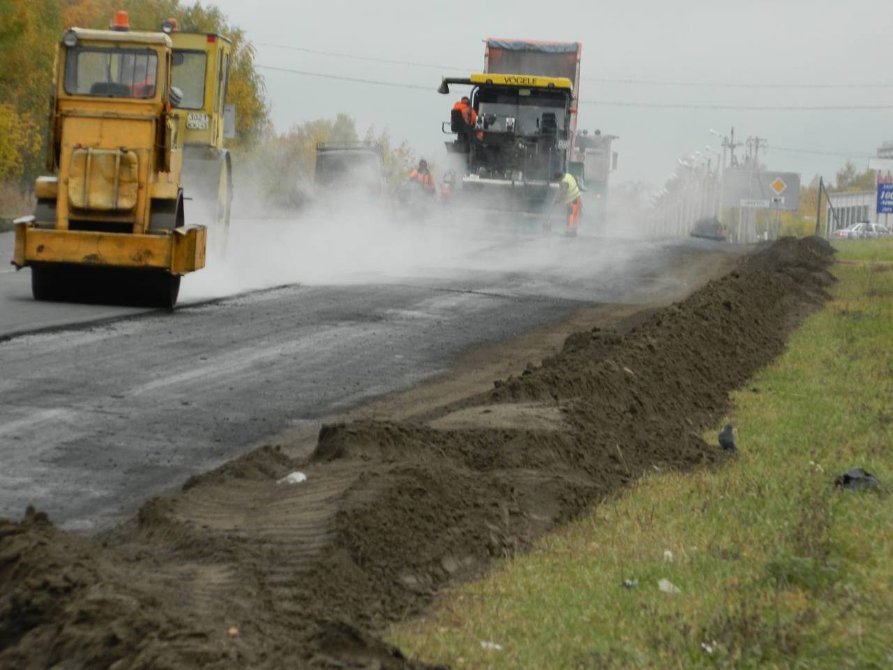 «Вятавтодор» устраняет выбоины на автодороге Киров — Советск — Яранск