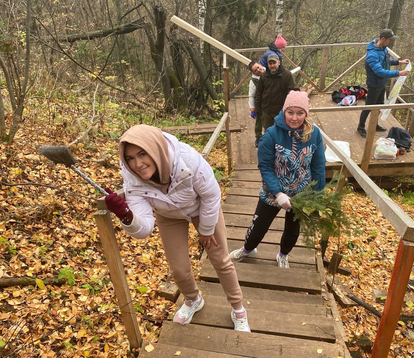 Жители Кирова на Филейке восстановили лестницу, ведущую к купели