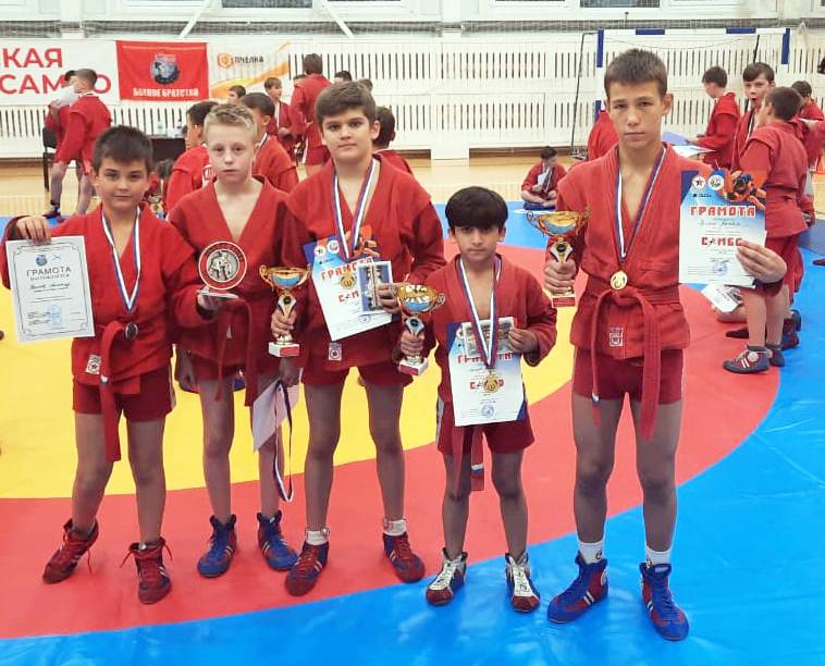 Кировские самбисты успешно выступили на родине Деда Мороза