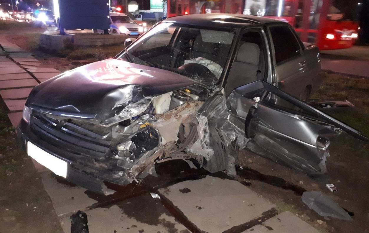 В Кирове на улице Лепсе пьяный водитель спровоцировал тройное ДТП