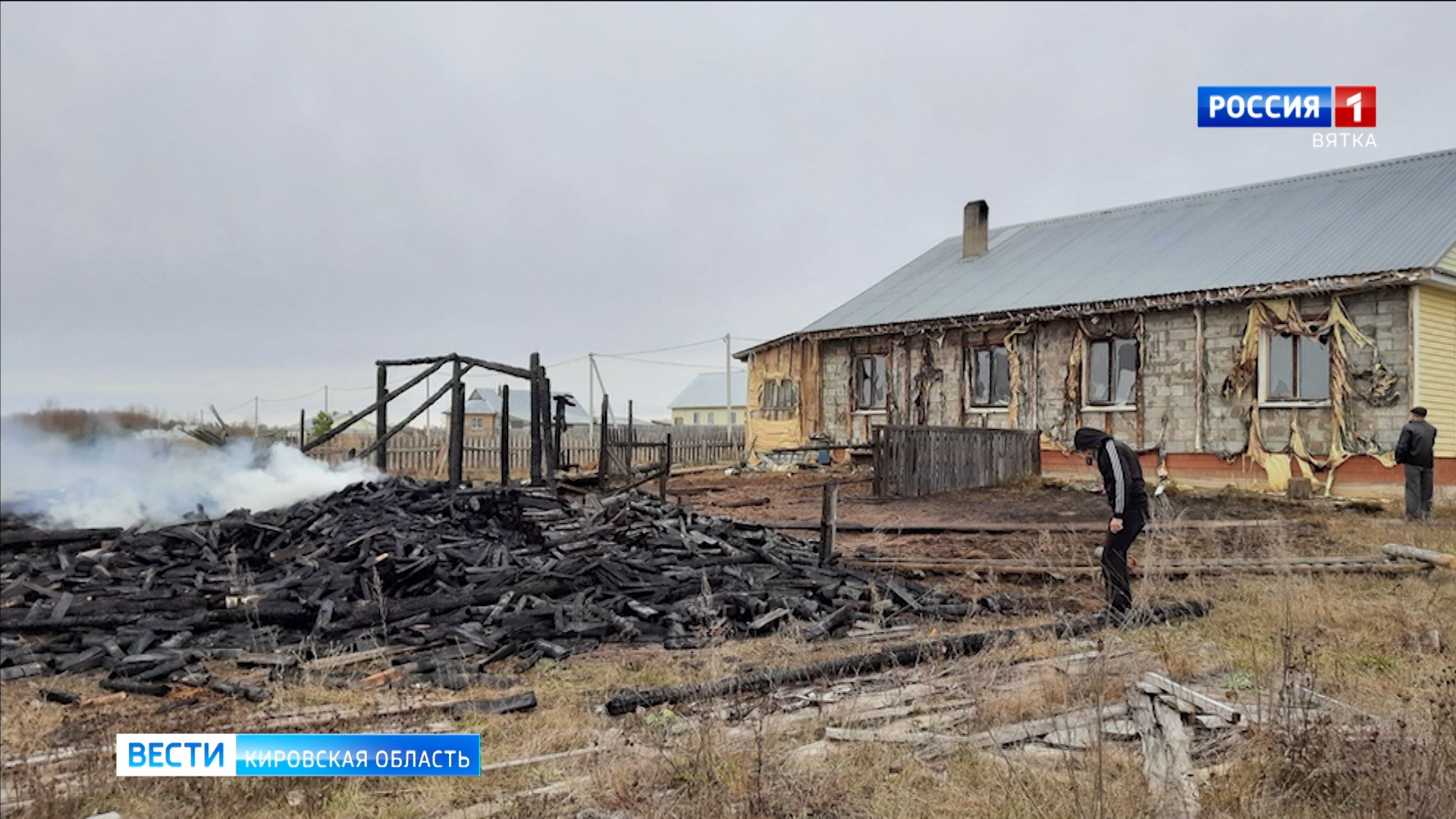 В Кильмези пожарные отстояли от огня жилой дом
