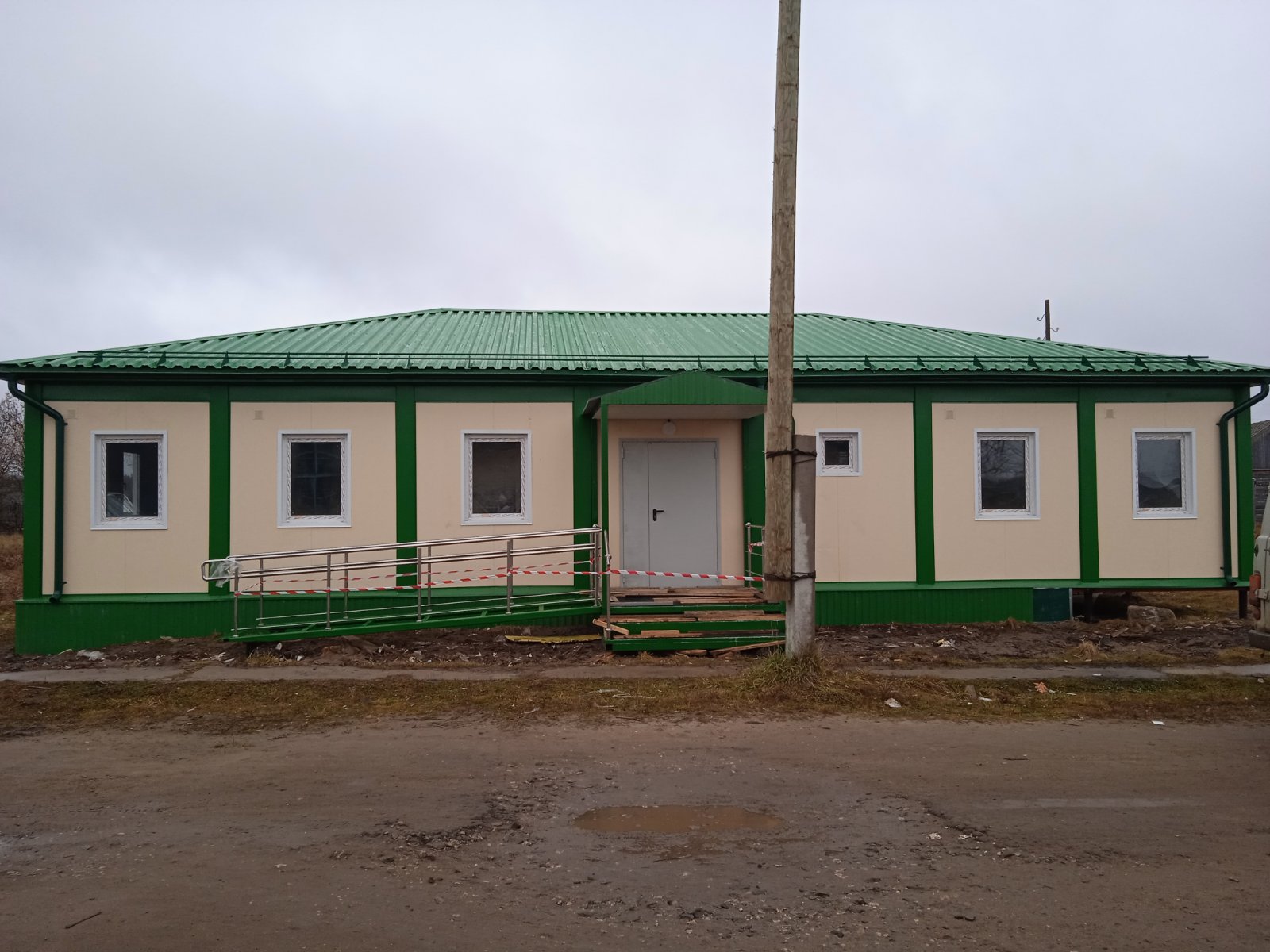 В поселке Маромица завершился монтаж здания новой амбулатории