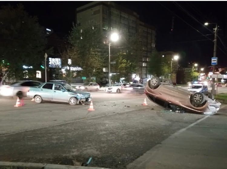 В Кирове за один день на перекрестке улиц Ленина и Хлыновской произошло 2 ДТП