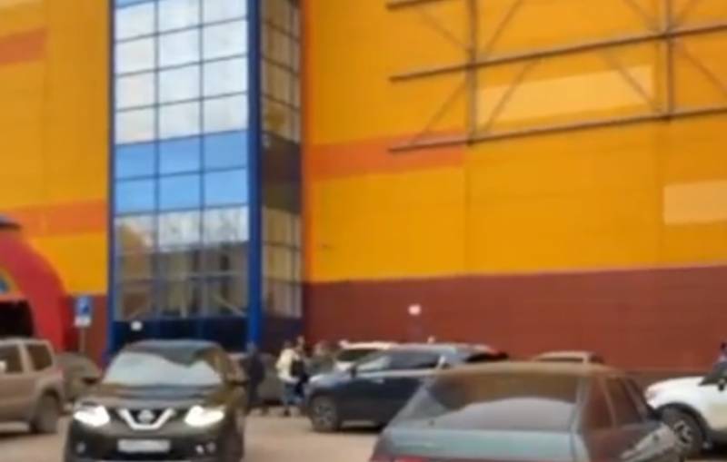 В Кирове из торгового центра Jamm-молл эвакуировали посетителей и сотрудников