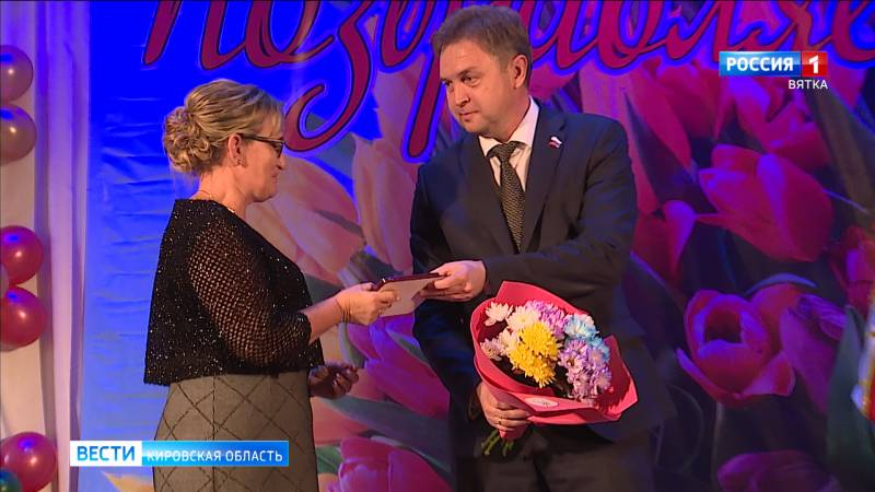 50 кировских учителей наградили почетными знаками «Педагогическая слава»