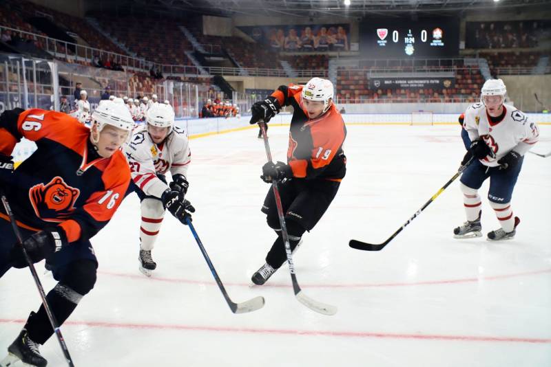 Кто есть кто в МХК «Олимпия»: нападающий Александр Демидюк