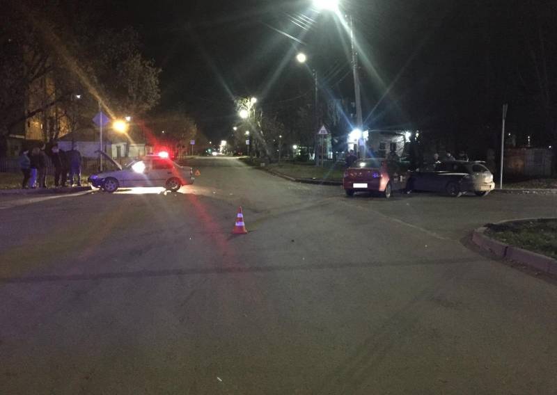 В Кирове на улице Подгорной столкнулись три автомобиля