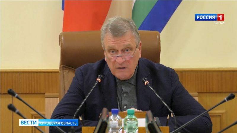 Игорь Васильев призвал усилить работу по вакцинации работников предприятий