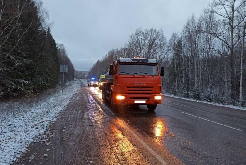 В Кирово-Чепецком районе КАМАЗ с прицепом сбил пешехода