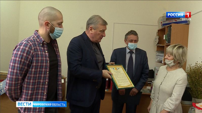 Игорь Васильев посетил предприятие народных художественных промыслов «Вятские узоры»