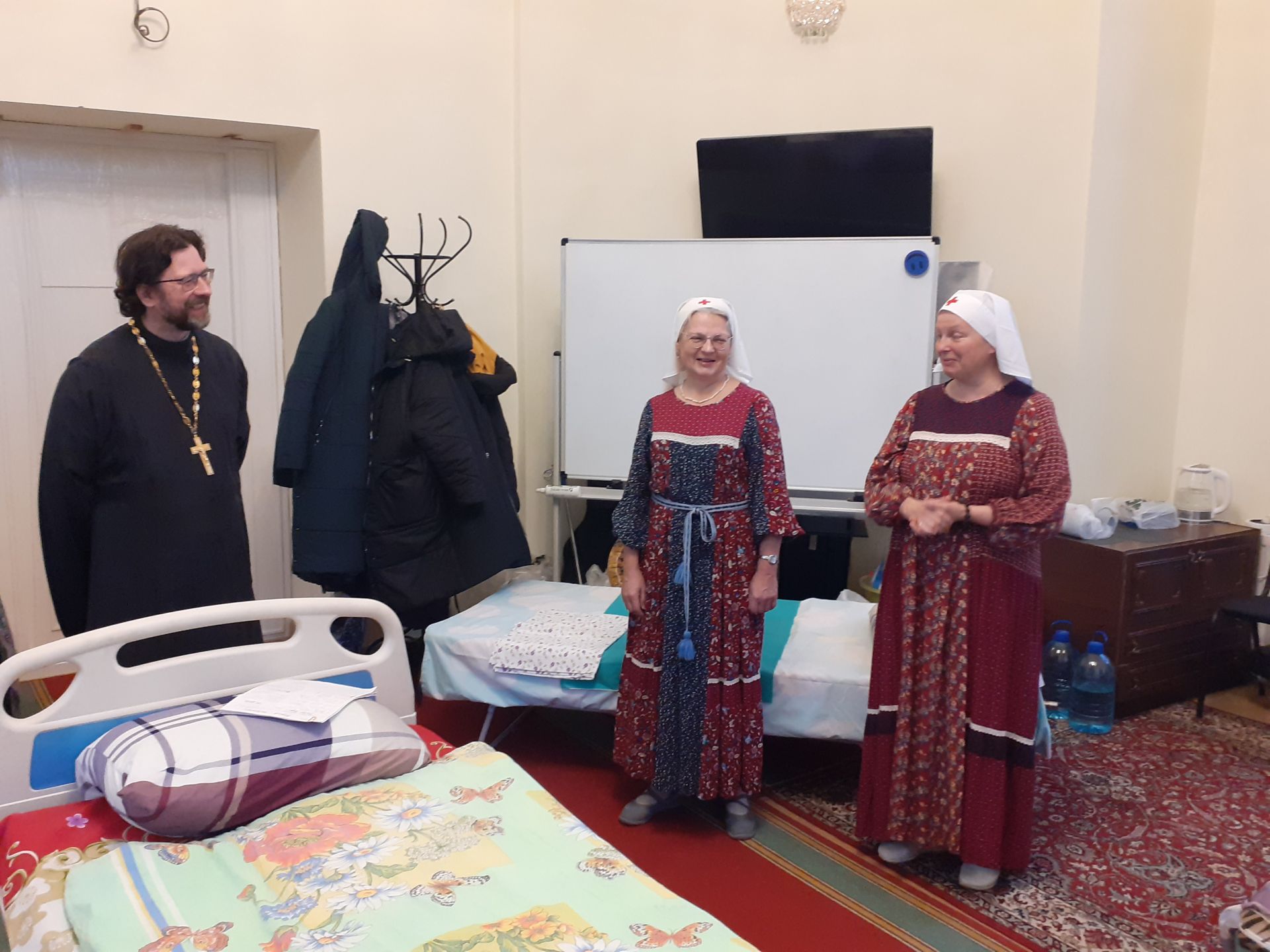 В Кирове волонтеры начали обучаться уходу за больными