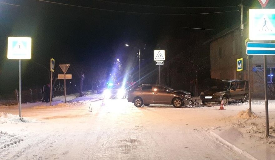 В микрорайоне Лянгасово Кирова в ДТП получила травмы 12-летняя девочка